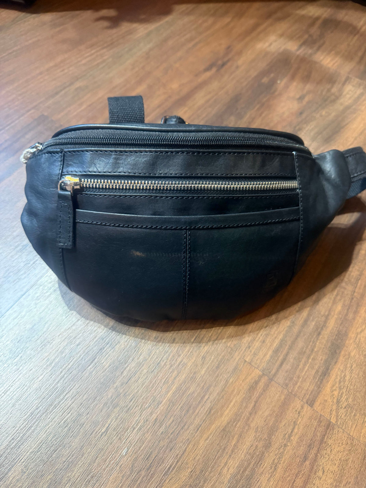 Handcrafted Genuine Leather Crossbody Bag – Classic Black