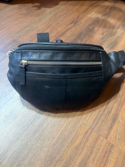Handcrafted Genuine Leather Crossbody Bag – Classic Black