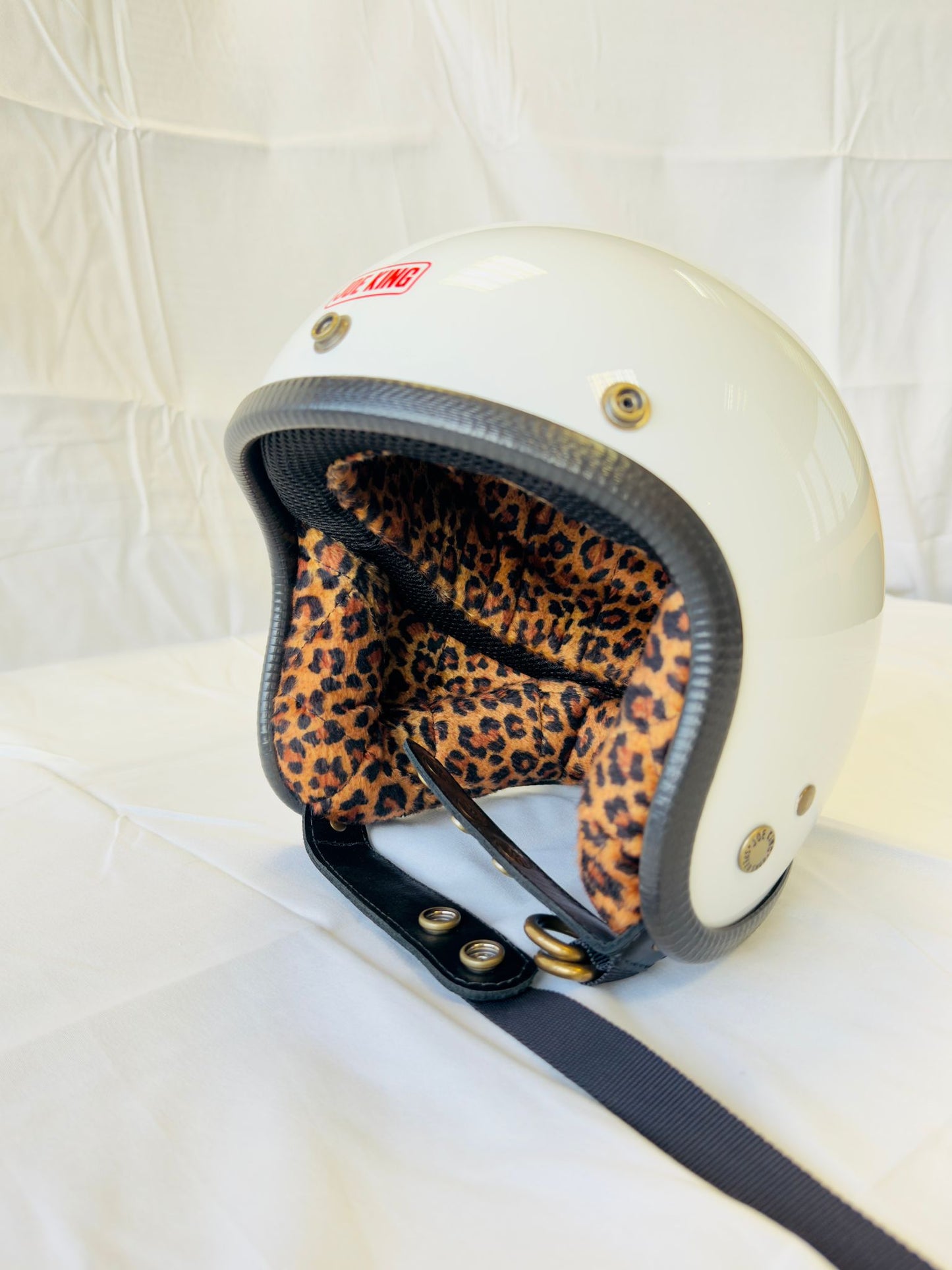 Joe King Helmet - Gloss White / Leopard