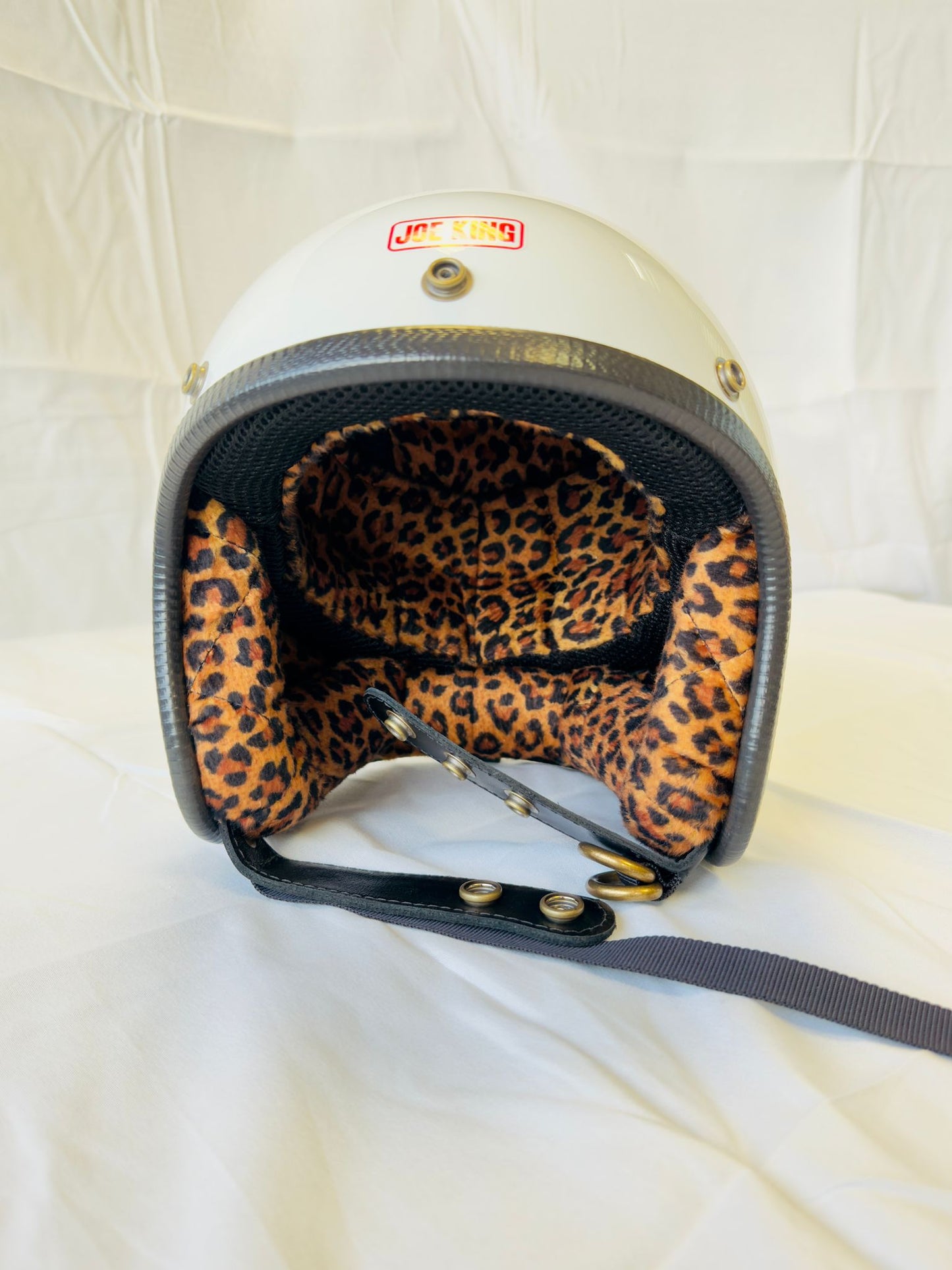 Joe King Helmet - Gloss White / Leopard